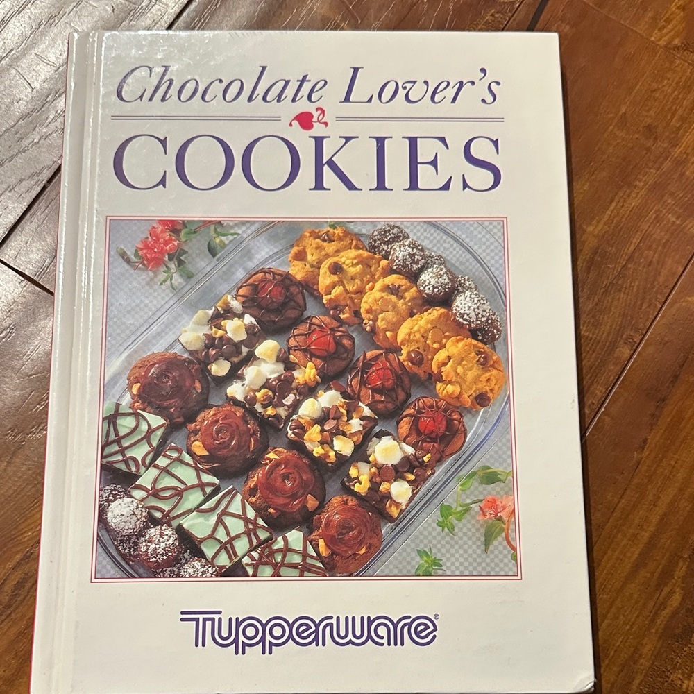 Tupperware
Chocolate Lover's Cookies Cookbook